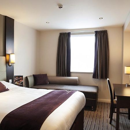 Premier Inn Watford Central Luaran gambar