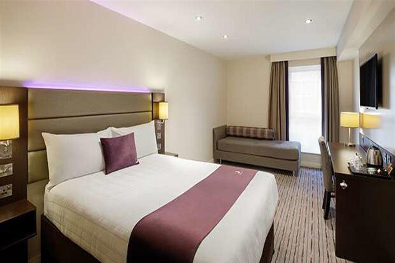 Premier Inn Watford Central Luaran gambar