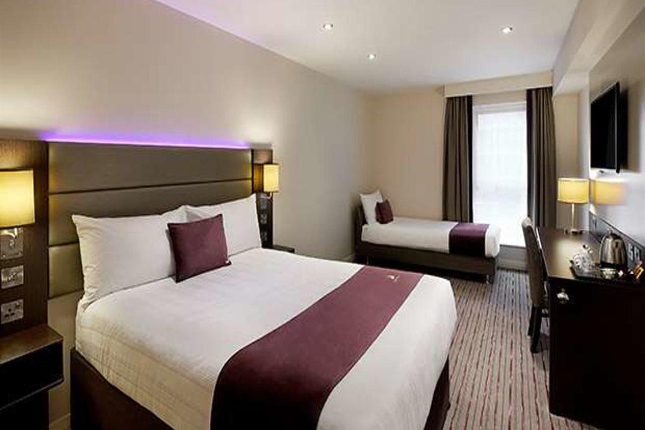 Premier Inn Watford Central Luaran gambar