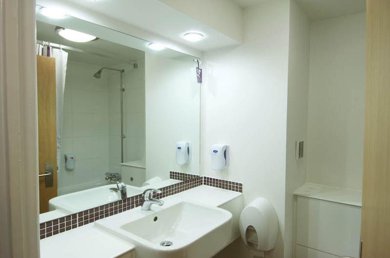Premier Inn Watford Central Luaran gambar