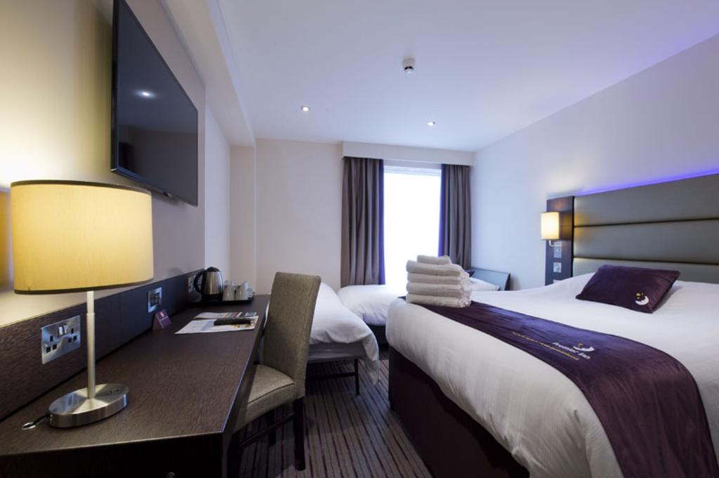 Premier Inn Watford Central Luaran gambar