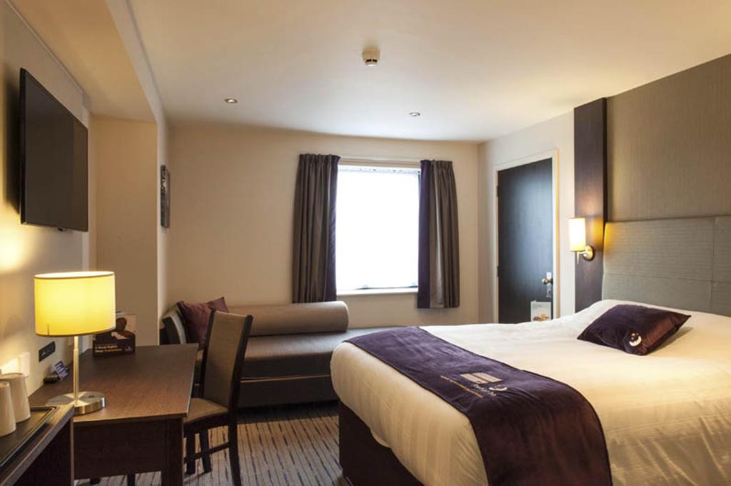 Premier Inn Watford Central Luaran gambar