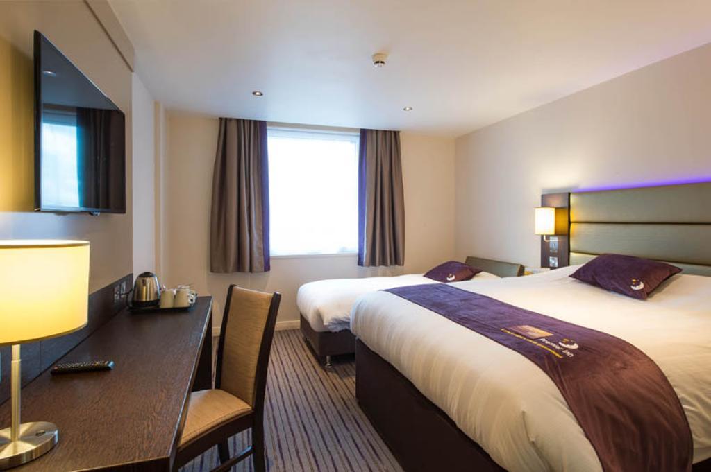Premier Inn Watford Central Luaran gambar