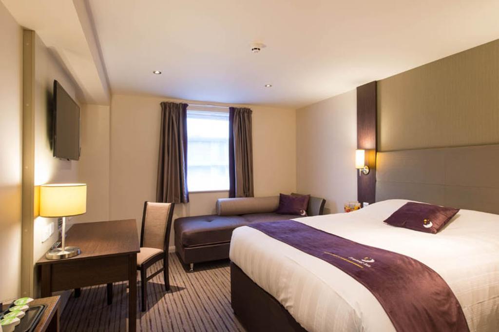 Premier Inn Watford Central Luaran gambar