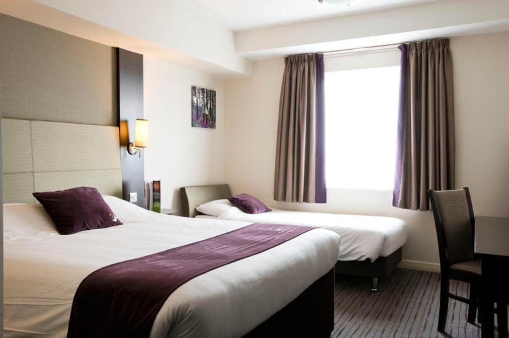 Premier Inn Watford Central Luaran gambar